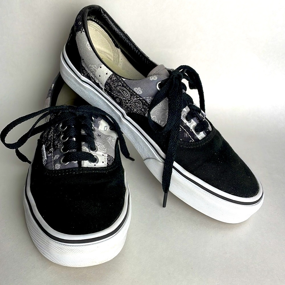 VANS•PATCHWORK PATTERN PRINT•WOMENS 9